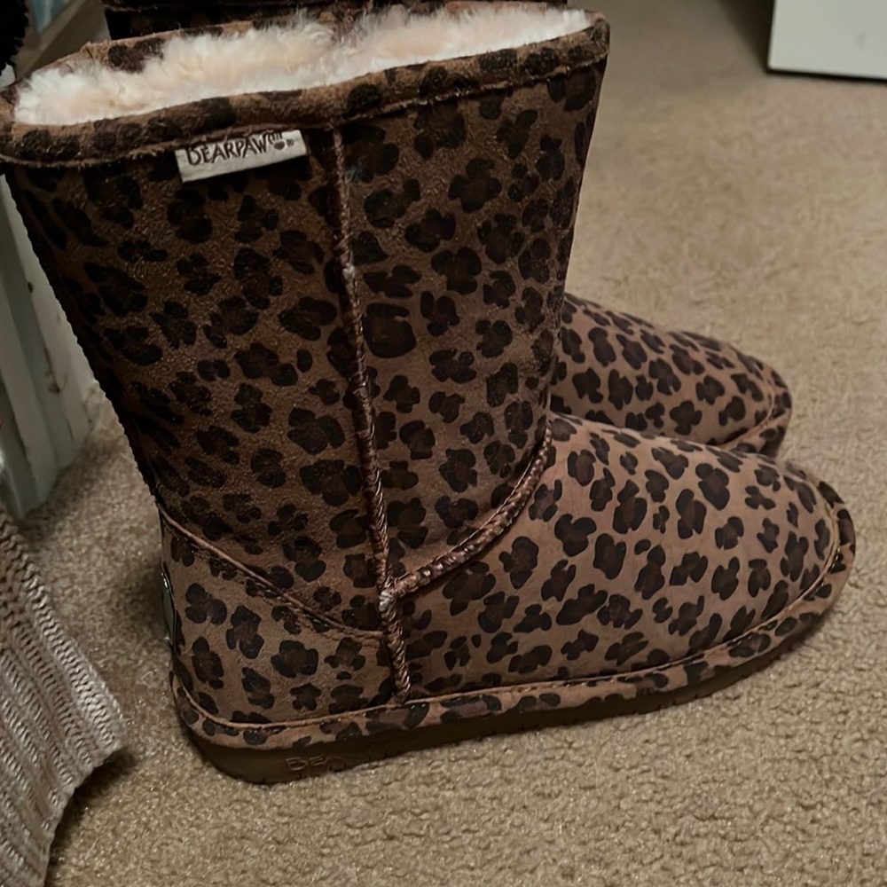 NWT Bearpaws leopard print size 9 fur lining